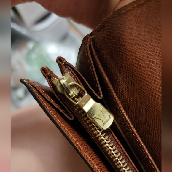 Sarah LV wallet 💯 authentic! - Picture 12 of 12